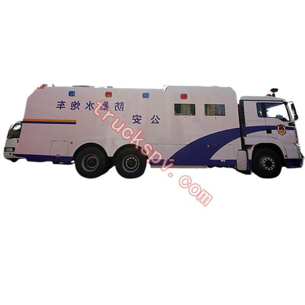 HOWO military police water cannon
