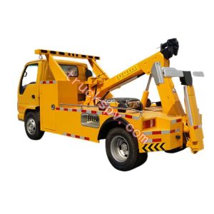 Road isuzu underlifting towing truck shows on www.truckspv.com