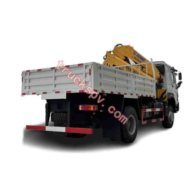 4WD minitruck SINOTRUK crane truck shows on www.truckspv.com