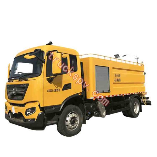 dongfeng euro 5 new model jetting Sewage suction truck, pressure clean sewer clean truck with flushing equipment shows on truckspv.com